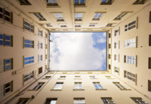 Les Coups d’Etau permanents