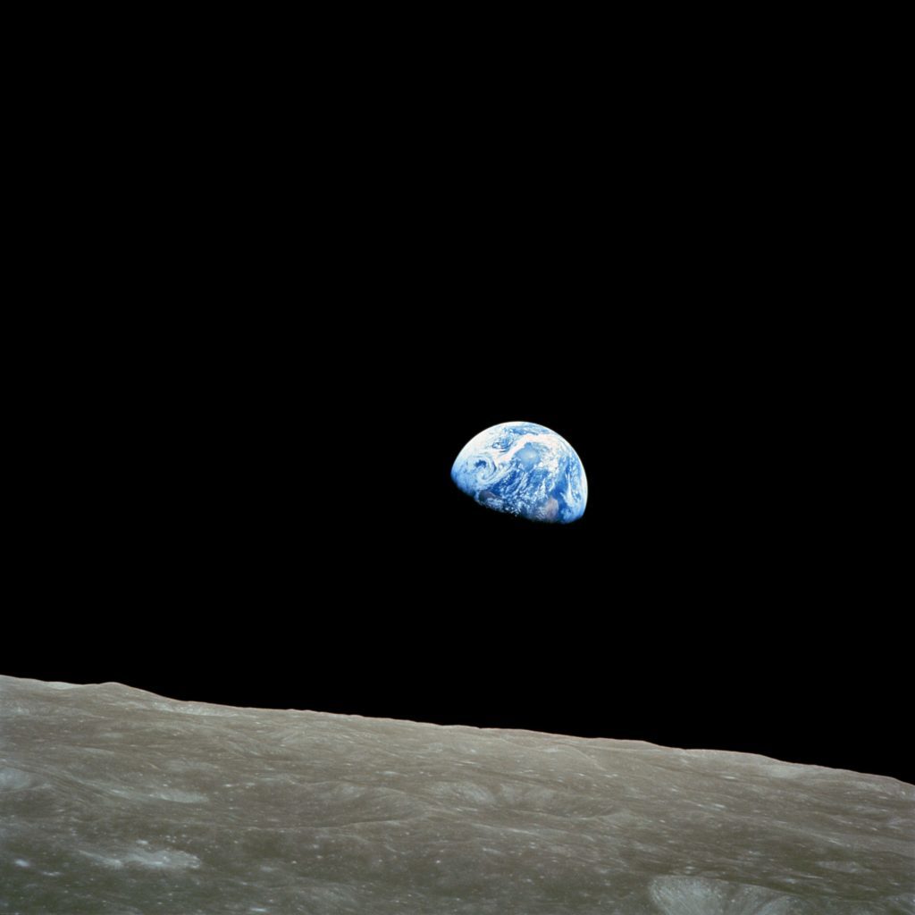 photographie de la terre prise par apollo 8