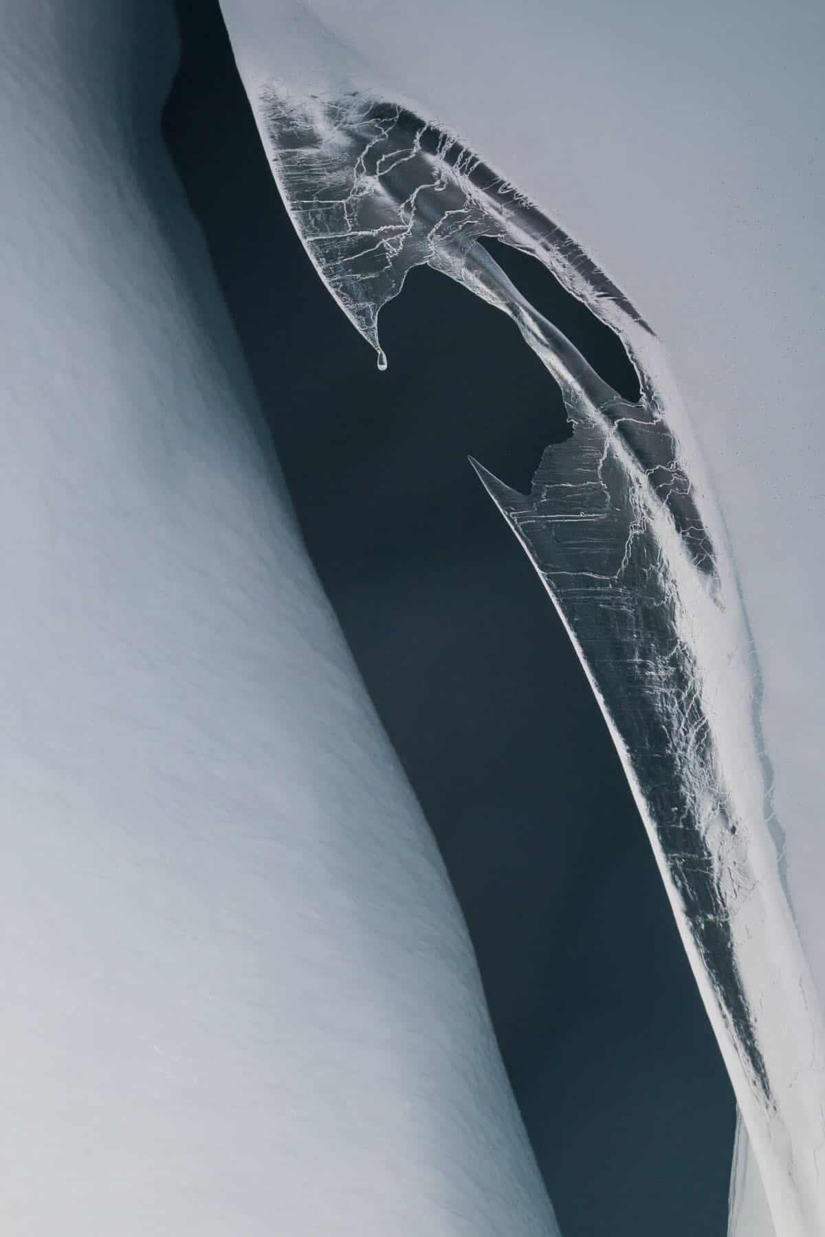 Glacier du Gorner (Zermatt). Draperie dans le méandre du moulin G5.