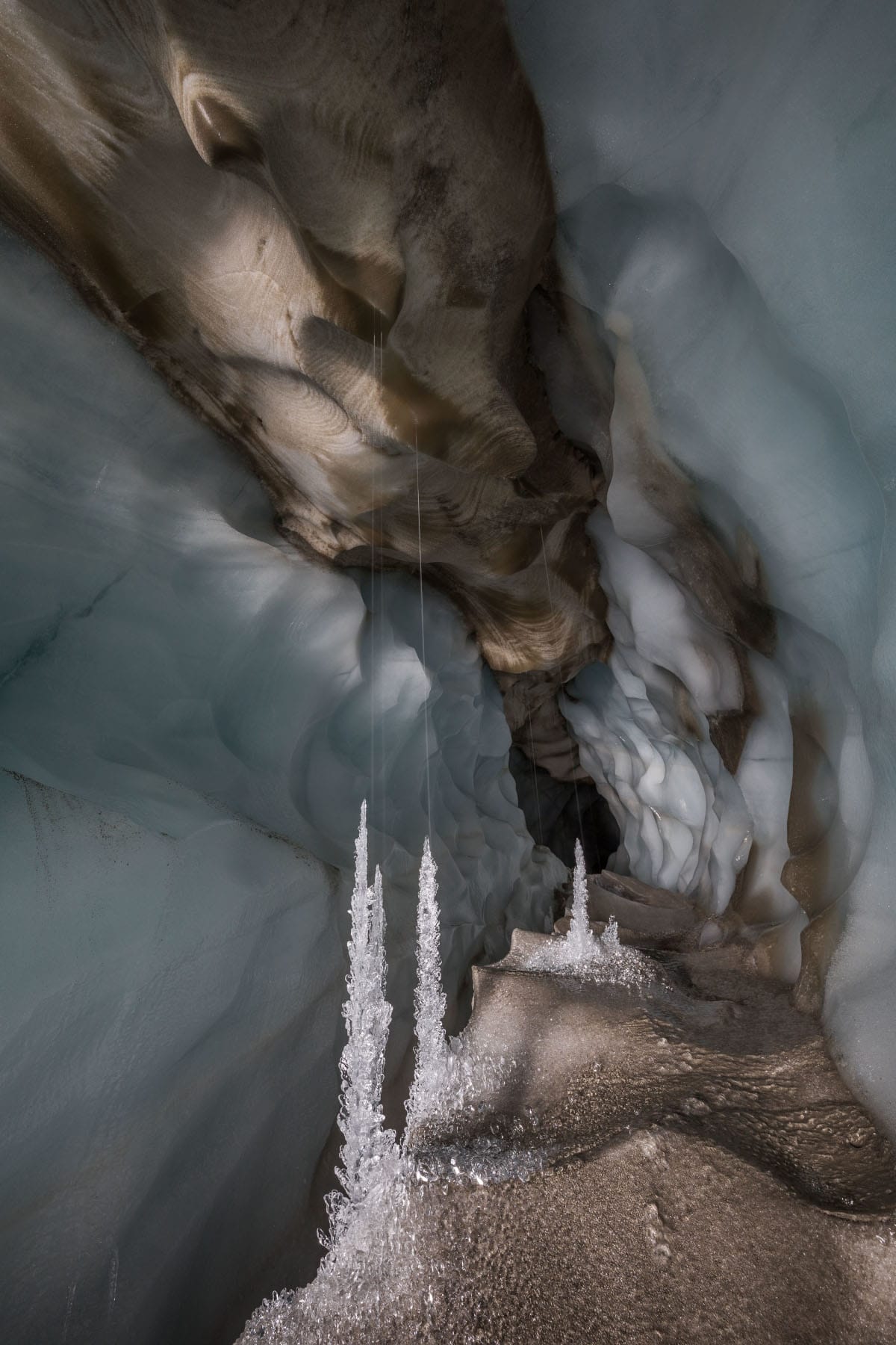 Glacier de la Plaine Morte, grotte latérale du grand cratère,