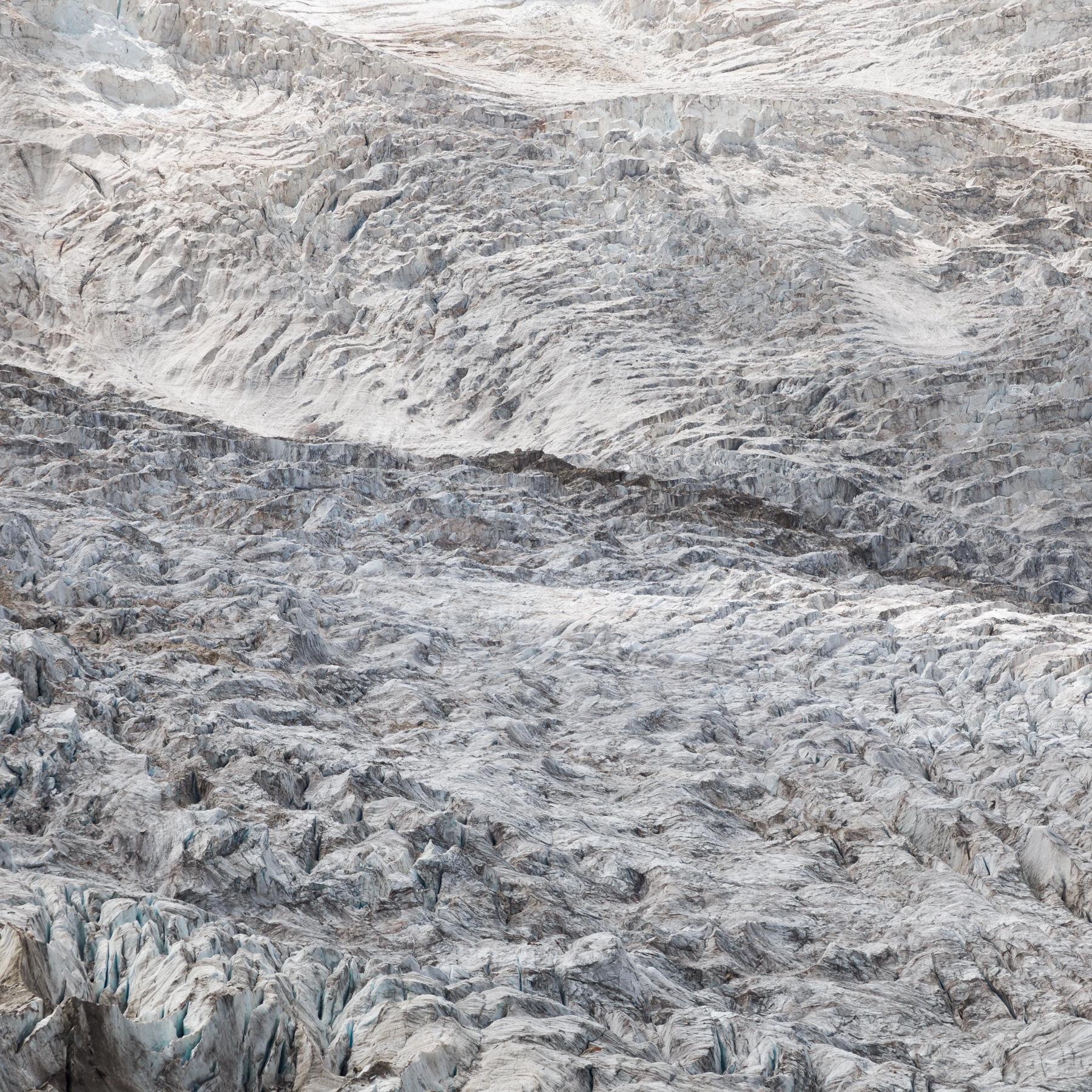 Champ de crevasses et de séracs sur le Grenzgletscher, vu depuis la Monte-Rosa-Hütte. 22 août 2022.