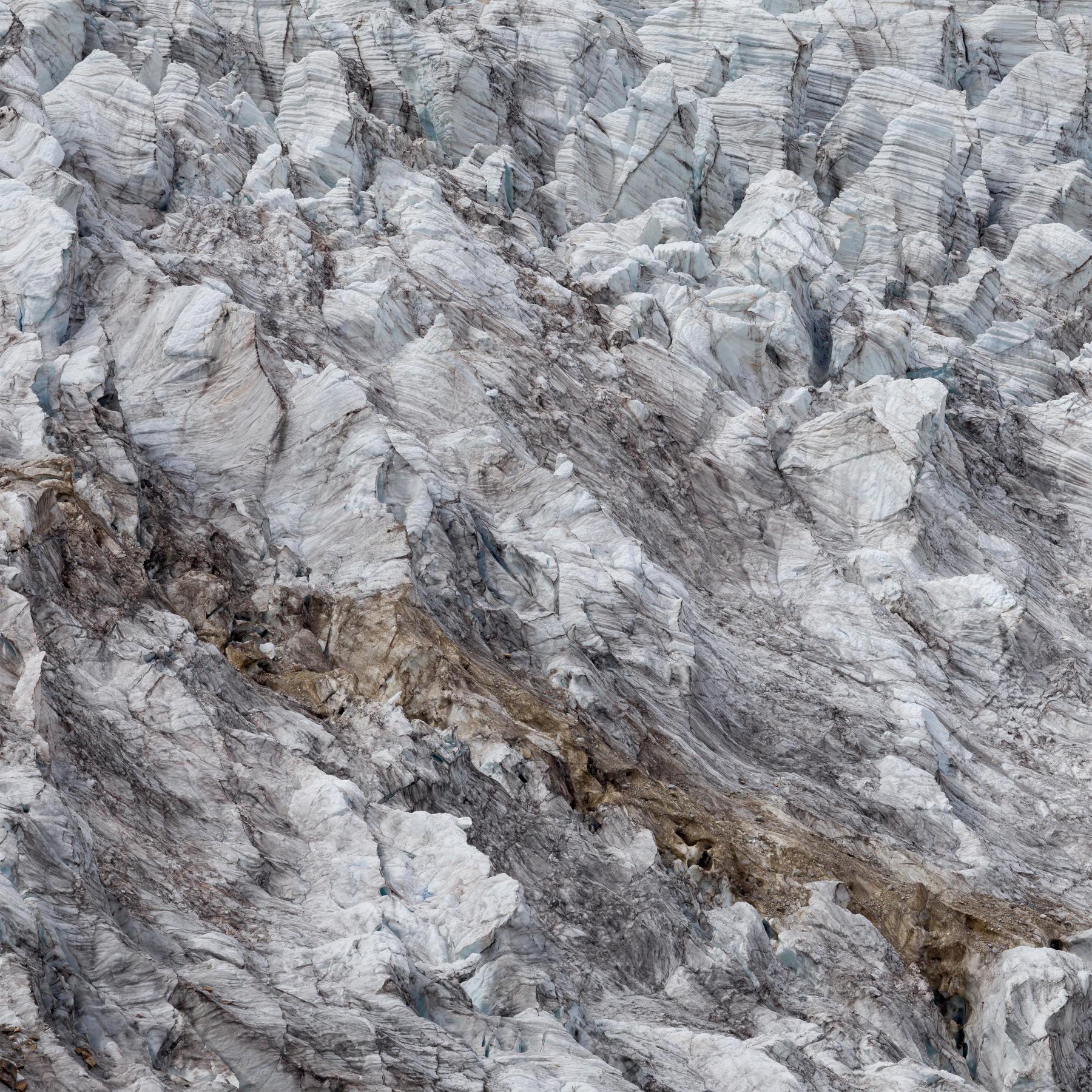 Champ de crevasses et de séracs sur le Grenzgletscher, vu depuis la Monte-Rosa-Hütte. 22 août 2022.